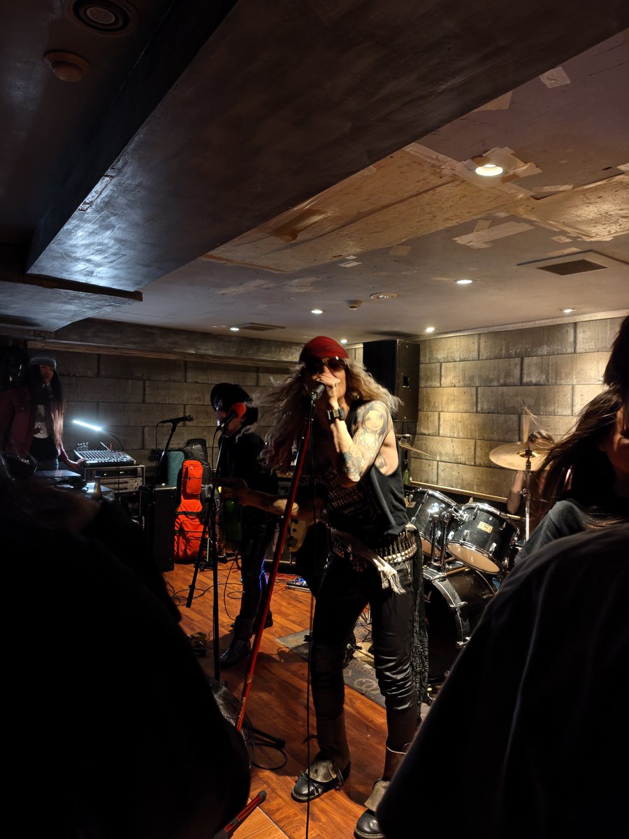 ライブやりきったぞ！
全ての対バンが技術もエンタメ度も高くて、楽しい一日だった。#shotgun playboys