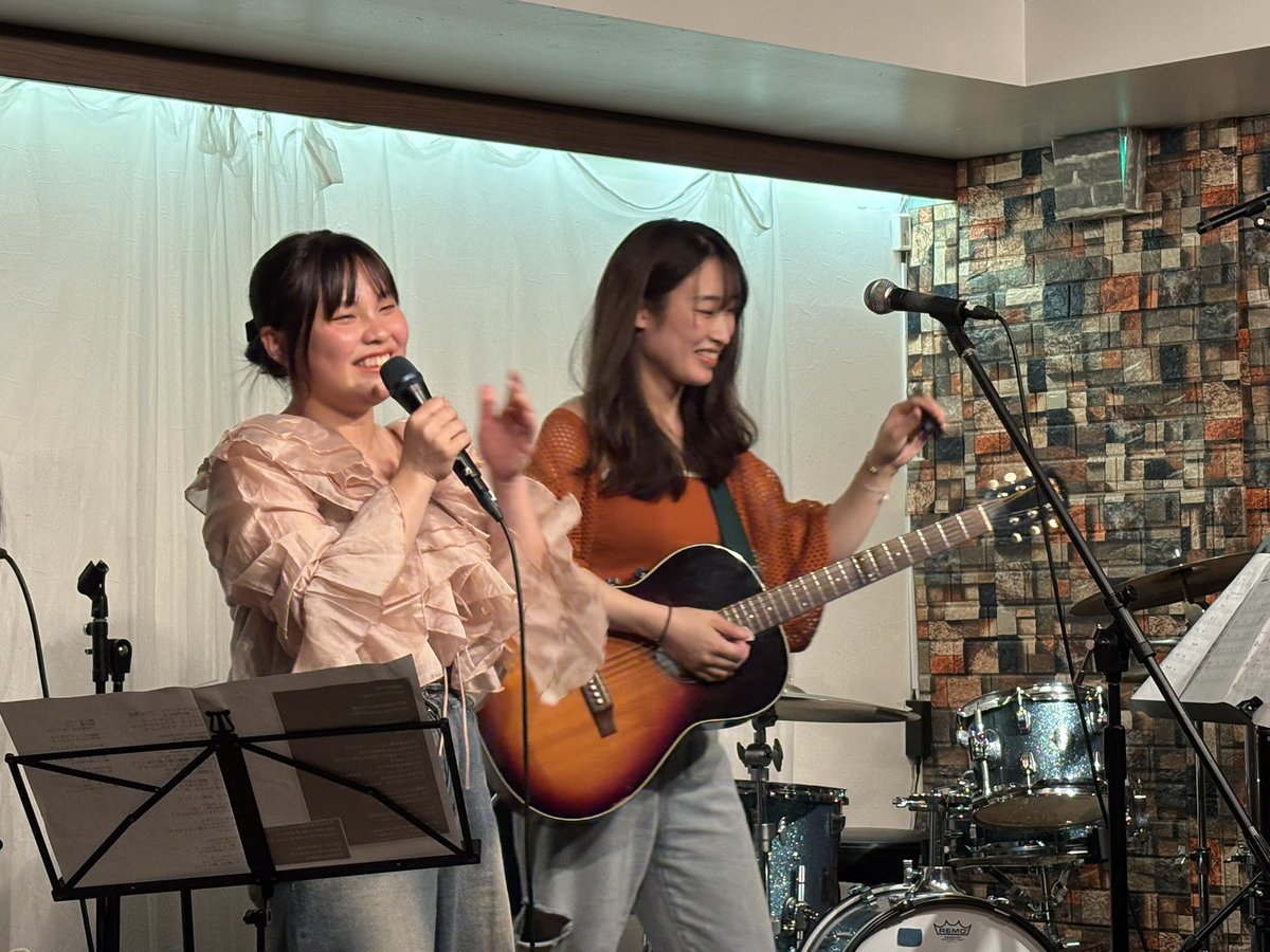 ほっぷ⭐︎すこっちワンマン見に行ってきました😆前回ライブのMCでバンドver.やると言っていて観にいきたい‼︎と思ってたので観れて嬉しい✨元メンバーで集結できるのも中々簡単にできる事ではないし、その良さもありながら2人らしさも全面に出ているステージ終始素敵でした💓楽しかったー！