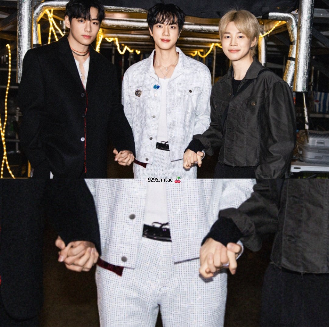 9295JinTae's tweet photo. How do you hold your boyfriend's hand versus your friend's hand? Their fingers are intertwined, that grip is stronger, more meaningful. 😌
#taejin #vjin #jintae #jinv #뷔진 #태진 
#진태 #진뷔 #テテジン https://t.co/Rh0iZlviD8