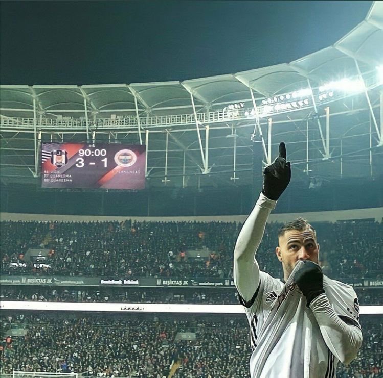 archivebesiktas's tweet photo. tarihe sığmaz yazsalar böyle bir aşk https://t.co/mrolBlhYw9