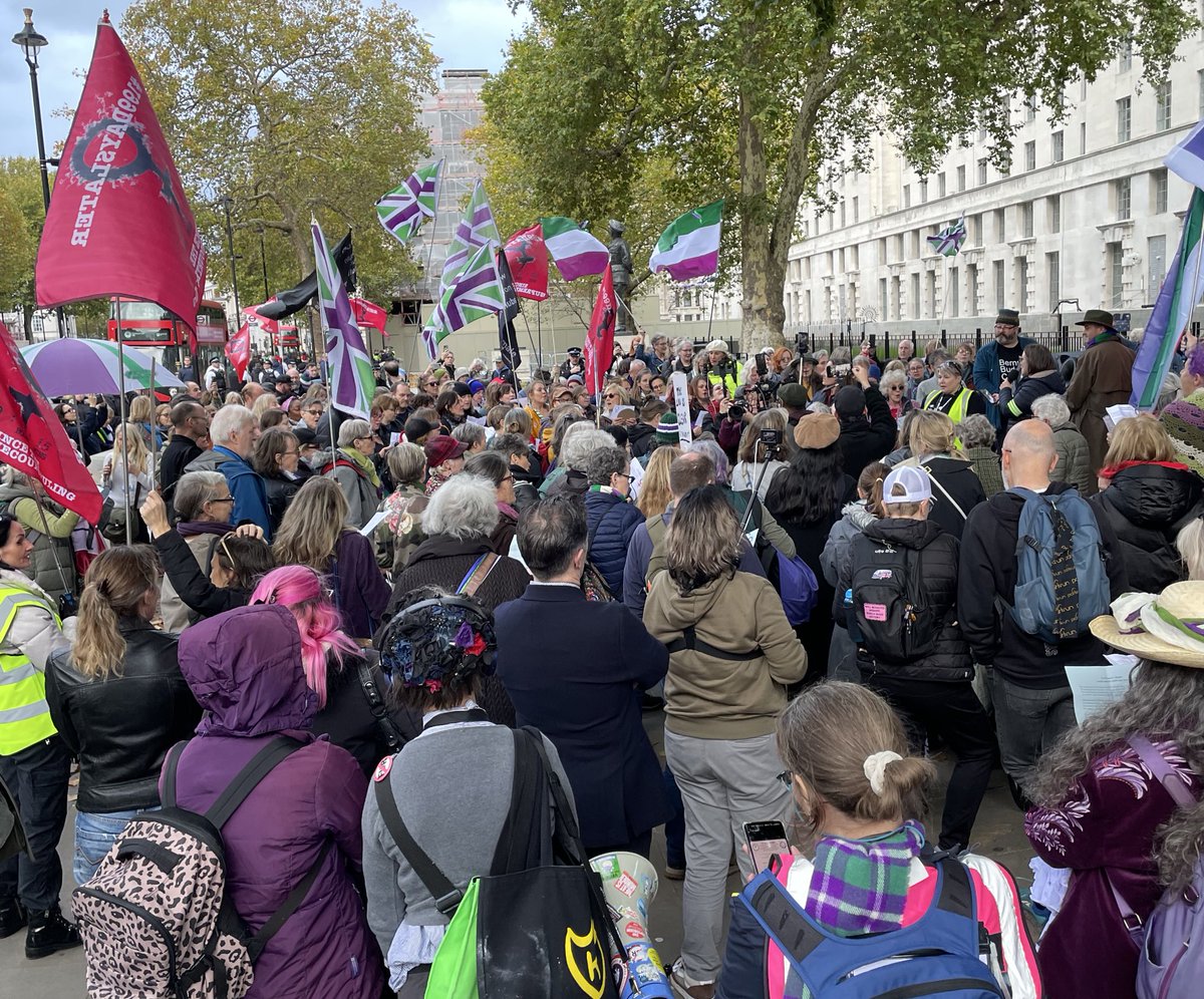 HumanGayMale's tweet image. Good to see some gay men along on the march today.

@acts_grassroots
#199DaysLater
#199DaysLaterMarch 
#TickTock
#TheLawIsTheLaw