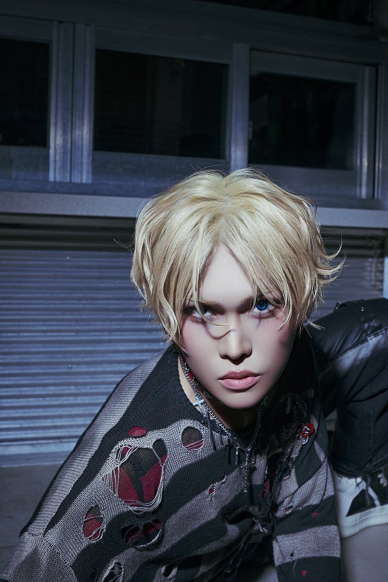 XLOV_official's tweet image. XLOV 1st MINI ALBUM [UXLXVE] 
Biii:-P CONCEPT PHOTO 3 - #HYUN 

💿 2025.11.05(WED) 6PM(KST) RELEASE

#XLOV #엑스러브 #UXLXVE #XLOV_UXLXVE 
#HYUN #현 #BiiiP #XLOV_BiiiP