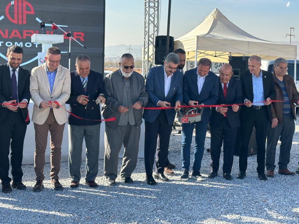 Konya  Kamyon-Tır-Otobüs Galericiler Sitesi temel atma törenine katıldık.

Yapılacak olan projenin tüm paydaşlara hayır, bereket ve bol kazanç getirmesini temenni ediyorum.