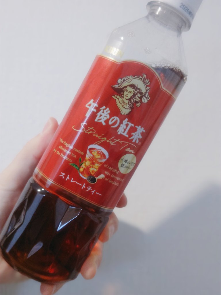 11月スタート🍂
昨日は紅茶の日ということで
午後の紅茶を☕️

午後の紅茶！子どものときはレモンティーをよく飲んでいましたが、最近はストレートティー派。

＃午後の紅茶
＃紅茶の日