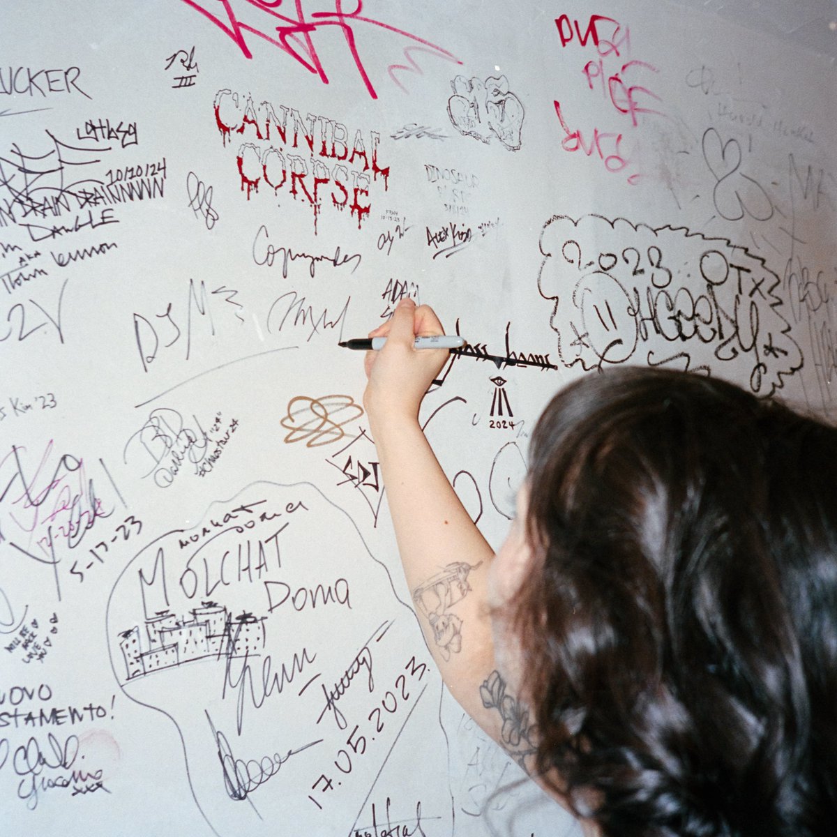 mxmtoon's tweet image. one year of liminal space ❤️