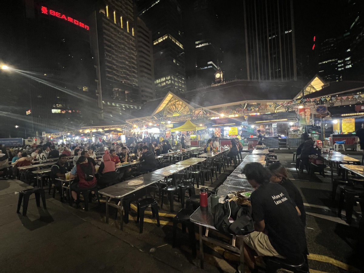 stophackingmeyo's tweet photo. Lau Pa Sat night market is here—my weekly food fest! 😋 BBQ till I'm stuffed, and strolling the stalls till my legs give out! https://t.co/vRLhq7LDnL