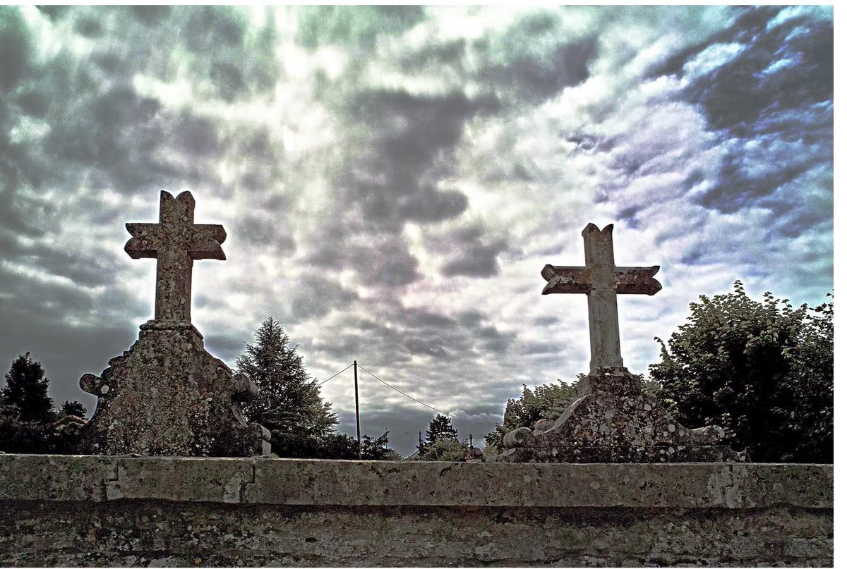 Bonne fête de #LaToussaint à tous‼️nous fêtons aujourd’hui nos saints, souvent morts en martyrs, demain 2 novembre, nous fêterons nos morts. 🙏🥰