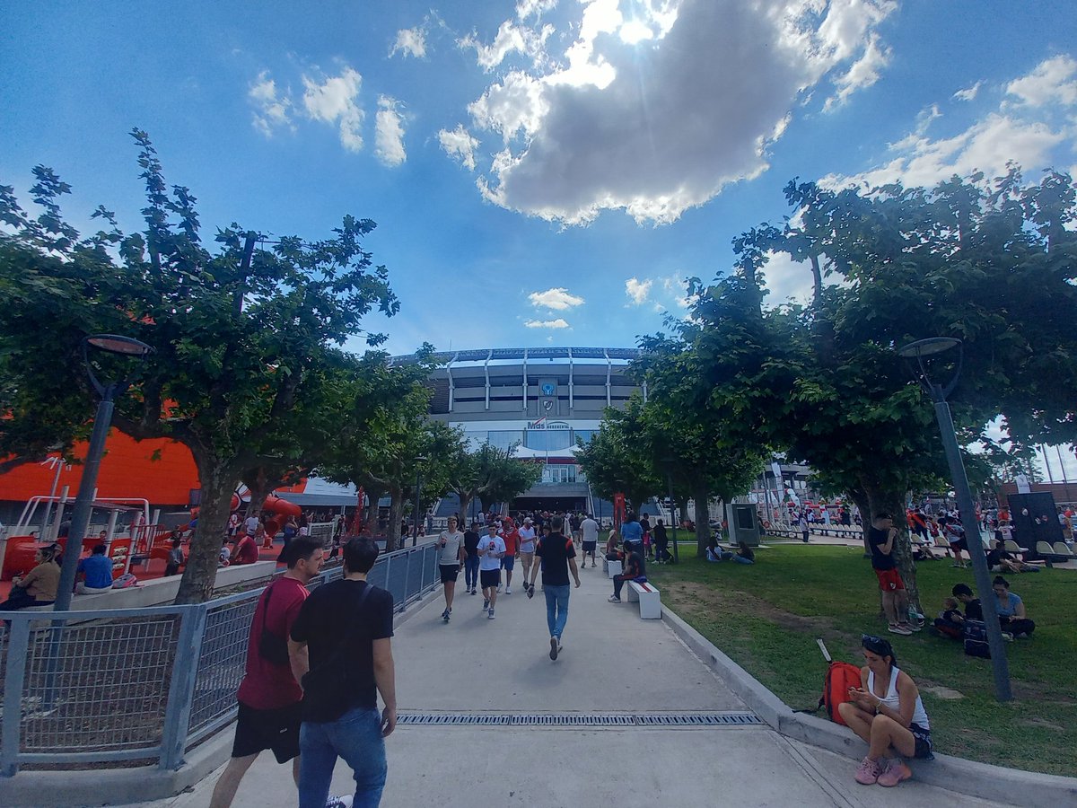 Nada mejor que poder elegir. Nada peor que no sentirse representado por ningun candidato. Ganara el oficialismo pero no con los votos que suponian. Hay disconformidad, ojala les llegue el mensaje y corrijan lo que esta mal. Aguante River y su gente.