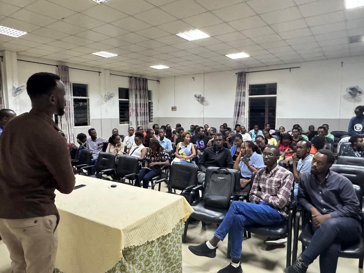 YIM_BURUNDII's tweet photo. ✨ Yesterday’s _Building One Another_ session was powerful! We learned, connected, and shared uplifting moments. A huge thank you to J. Fidel for unpacking the theme _The Renewing of the Mind_, bringing inspiration to all.
#BuildingOneAnother
#RenewingTheMind
#ThePowerOfUs✊ https://t.co/R5EU6yZo4G