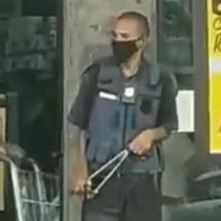 🚨 URGENTE: Após puxão de orelha da especialista em segurança pública com 1.248.532 doutorados, 472.165 pós-doutorados e 374.819.171 PhDs, agentes do Bope passam a utilizar estilingue e pedras ao invés de armamento de fogo