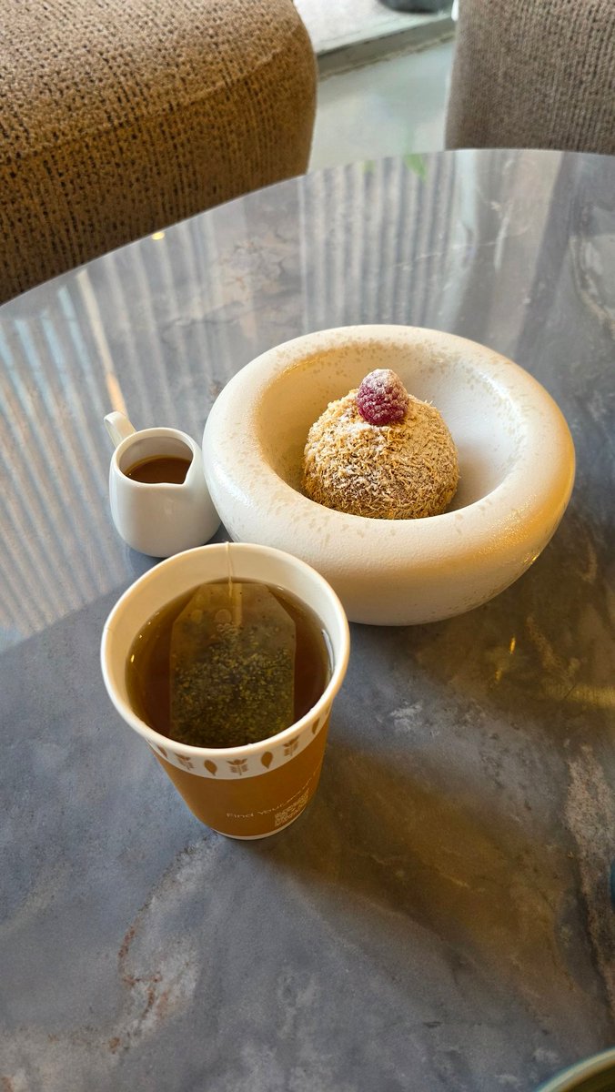 Blogger_Ahmed's tweet photo. اهلا وسهلا من #جديد_الرياض the sweet sip
بحي العليا جلسات داخلية خارجية للكل 
طلبنا
فلات وايت ١٦ريال
٢ شاي احمر ١٦ريال
شاي اخضر ٨ ريال
كنافة تشيز كيك ٣٣ريال
ييستاروفا ٣٠ريال
باسك كيك ٢٩ريال
دانيش لبنةوعسل ١٦ريال
ماء ٥ ريال
المكان اجواءه حلوة والخدمة جيدة
والتجربة زوينة https://t.co/nl7FtcXDcH