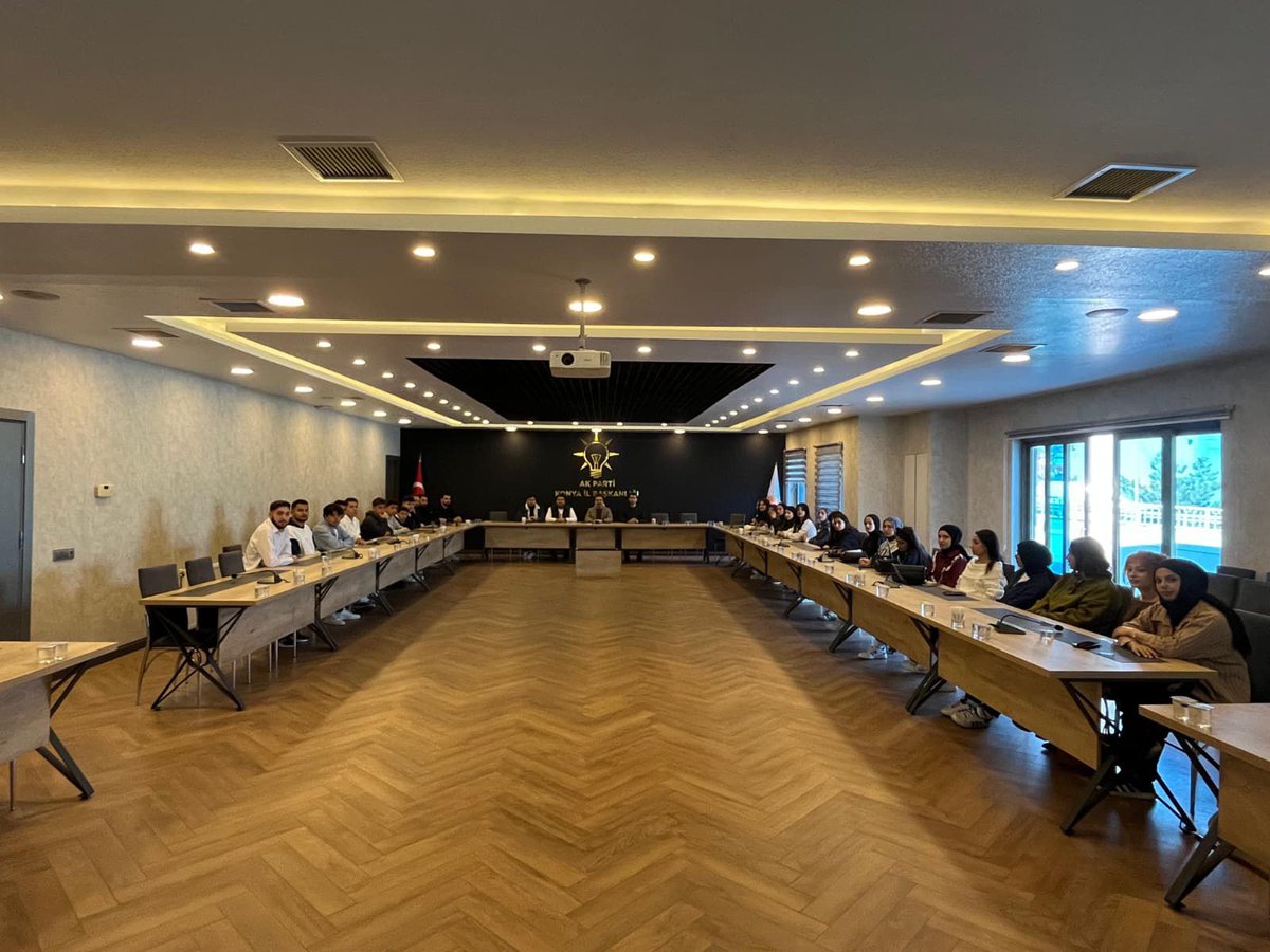 İl Gençlik Kolları Başkanımız <a href="/avibrahimkelek/">İbrahim Kelek</a> ve İl Üniversiteler Başkanımız <a href="/sabahattin_demr/">Sabahattin Demir</a> ile birlikte Bozkır ÜniAK Teşkilatımızla İl Başkanlığımızda bir araya geldik. 

Senin Yerin ÜniAK🚀😎