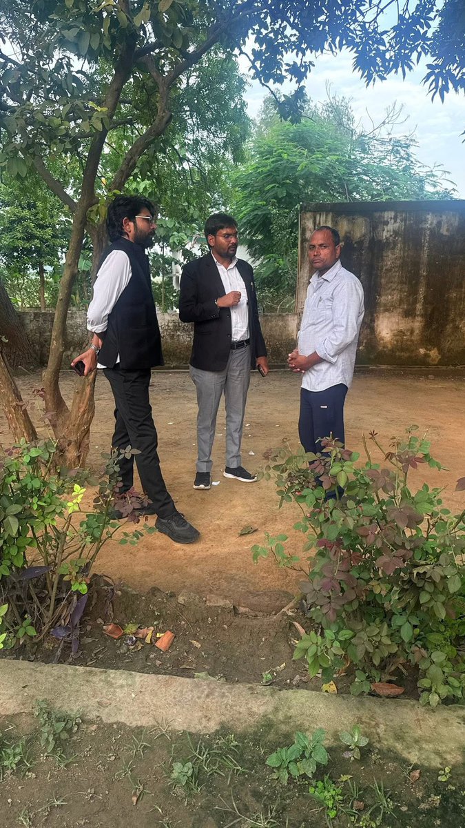 बलरामपुर पुलिस ने तोहफ़ा दिया है ।

बोल रहे भड़काऊ पोस्ट किया,और जो वो चिल्ला चिल्ला कर समाज की गाली दे रहे है वीडियो है तब उनके ऊपर कुछ नहीं कार्यवाही हो रही?

मेरे ऊपर कार्यवाही बेशक करे कोई दिक्कत नहीं !

लेकिन रीना ठाकुर जो सरेआम पिछड़े दलितों तो गाली दी है उस पर कार्यवाही कब