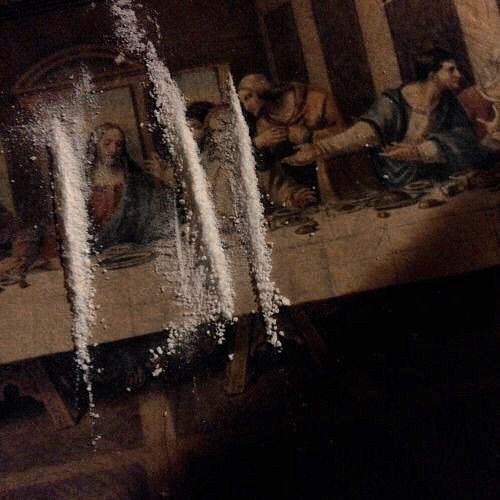 ...я увядаю в безмолвности,
мой конец уж давно предрешён.