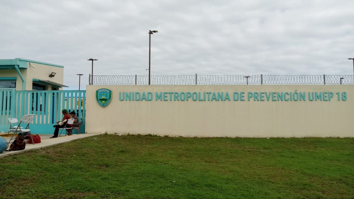 baraudawaguchu's tweet image. Exigimos la Liberación Inmediata de nuestros compañeros, David Lopez, Luis Guzman, Ramsis Ventura, detenidos por la policia de Tela desde anoche, sin una orden judicial, protegiendo los interes de Luis Madrid, quien acaparó tierras de Triunfo de la Cruz. Cumplimiento sentencia YA