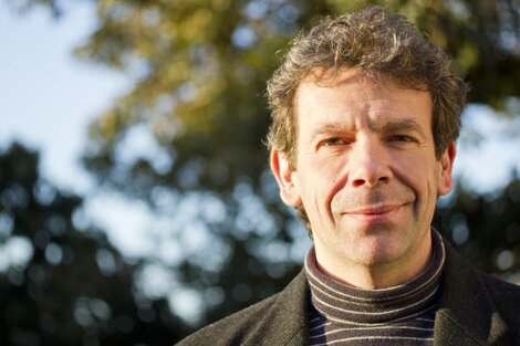 #AHORA hablamos con <a href="/aracalacana/">Martín Becerra</a>, doctor en Ciencias de la Información y autor del libro "Política, negocios y periodismo. 80 años de Clarín".

📻 Hay un Lugar
💻 provinciaradio.com.ar