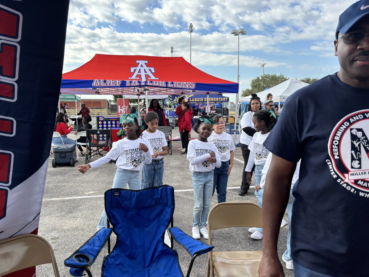 mrscchavez's tweet photo. Starting off this beautiful morning at Alief Proud Festival!! Come join us and have some fun!! @MillerMavsAISD @AliefISD #MillerMavericksPVAA #AliefProudFestival #AliefProud https://t.co/RqaPgY6aRg
