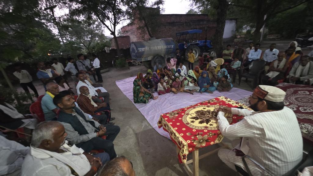 Manojpandeyweb's tweet image. आज अपनी विधानसभा क्षेत्र में जनसंवाद कार्यक्रम के माध्यम से एक दर्जन से अधिक गांवों में जन चौपाल लगाकर अपने परिवार की जनता की समस्याओं को सुना और उनके शीघ्र निराकरण हेतु संबंधित अधिकारियों को निर्देश दिया