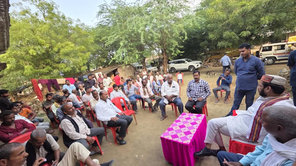 Manojpandeyweb's tweet image. आज अपनी विधानसभा क्षेत्र में जनसंवाद कार्यक्रम के माध्यम से एक दर्जन से अधिक गांवों में जन चौपाल लगाकर अपने परिवार की जनता की समस्याओं को सुना और उनके शीघ्र निराकरण हेतु संबंधित अधिकारियों को निर्देश दिया