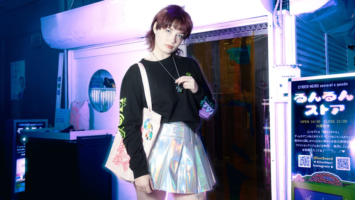 lun2nerd's tweet image. 11/15-16 両日出展 @designfesta
🌟るんるんストア　ナードギャル🌟
ブース【西館4階K-30】

サイバーやインターネットなどをコンセプトにした“陰キャギャル”な雑貨やアパレルをたくさん持っていきます👾⚡️🩵
光るアイテムも作ったよ💡😆お気軽に遊びに来てねえ🥰

#デザフェス62リポスト