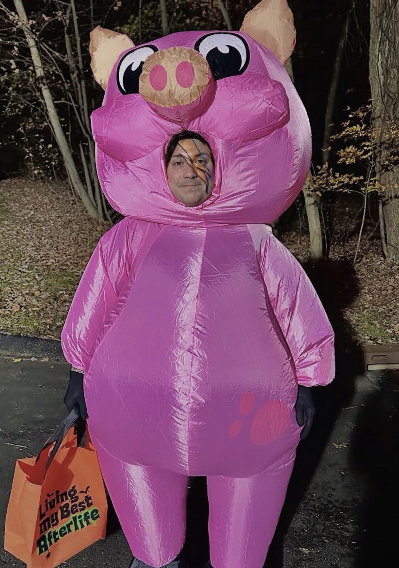 mcr fans on halloween: Frank iero saved my life in many ways. He has helped me through the hardest periods of my life and i am so grateful for him. Happy birthday frank and thank you.
Frank iero on Halloween-