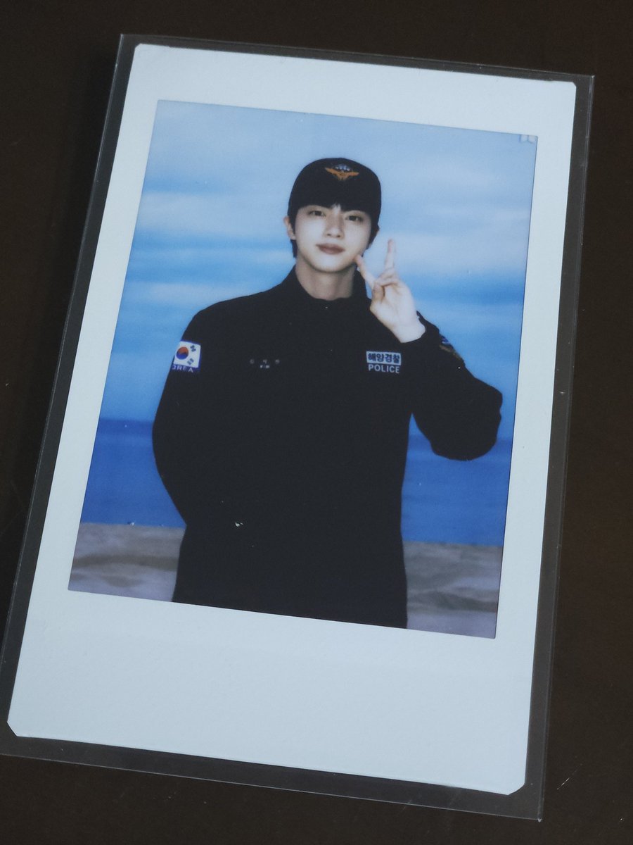 yulam623's tweet photo. @_zimak_  #나지막이_들리는
어제 받았는데 이제야  올리네요ㅠㅠ
폴라로이드 너무 예뻐요!
수량이 적어서 받을 수 있을까 했는데 받아서 너무 기분 좋았어용ㅎㅎㅎ
예쁜 나눔 해주셔서 감사합니다!😍 https://t.co/Ha3jaGjyKf