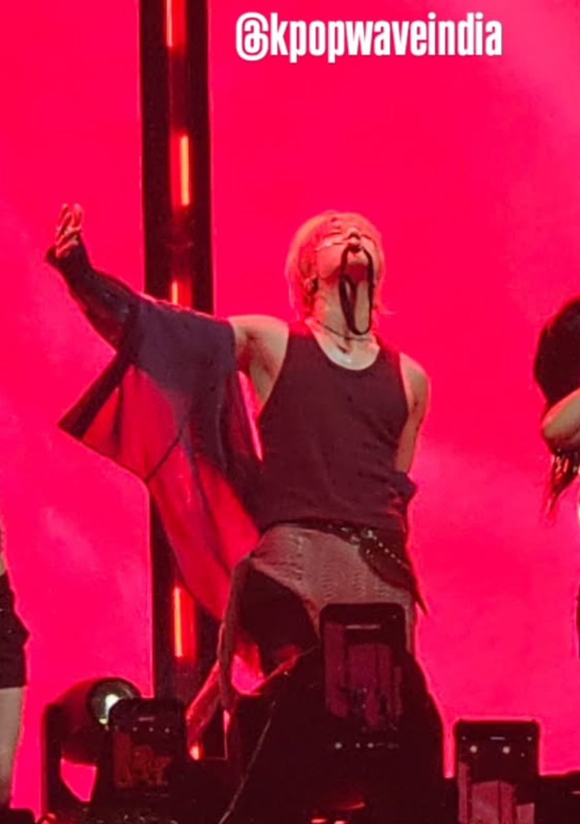 xoalsoax's tweet photo. TAEMIN????!!! https://t.co/7TaOmPt8I2