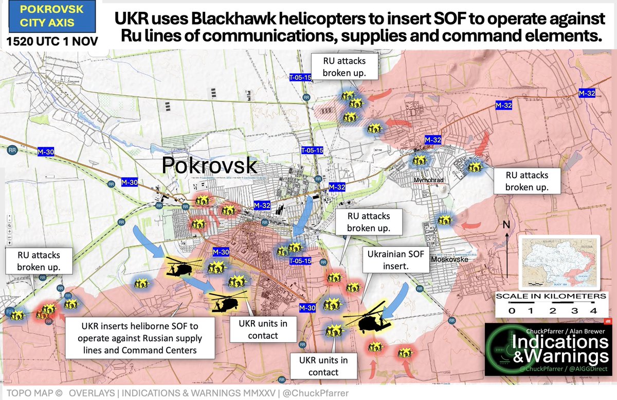 乌克兰波克罗夫斯克地区的战术战斗地图，分别用蓝色和红色图标显示乌克兰和俄罗斯部队阵地。黑鹰直升机被描绘成在城市地区附近插入特种作战部队，箭头指示移动和补给路线。红色阴影区域突出显示俄罗斯的袭击，虚线代表供应联系中断。主要地点包括波克罗夫斯克市中心、火车站、行政大楼、佩尔沃迈斯卡区和东部地区，附近有北郊和米尔诺赫拉德。比例尺测量 0 到 4 公里的距离，图例解释了乌克兰特种作战部队插入、俄罗斯部队破坏攻击和针对俄罗斯补给的城市特种作战行动的符号。