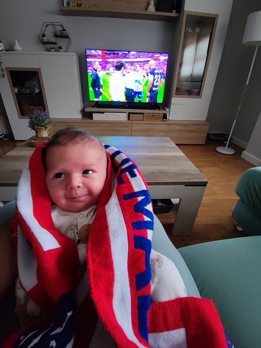 Miguelweb16's tweet photo. De Padres a hijos.... Vamos Atleti!! https://t.co/b7aXGn13Ff