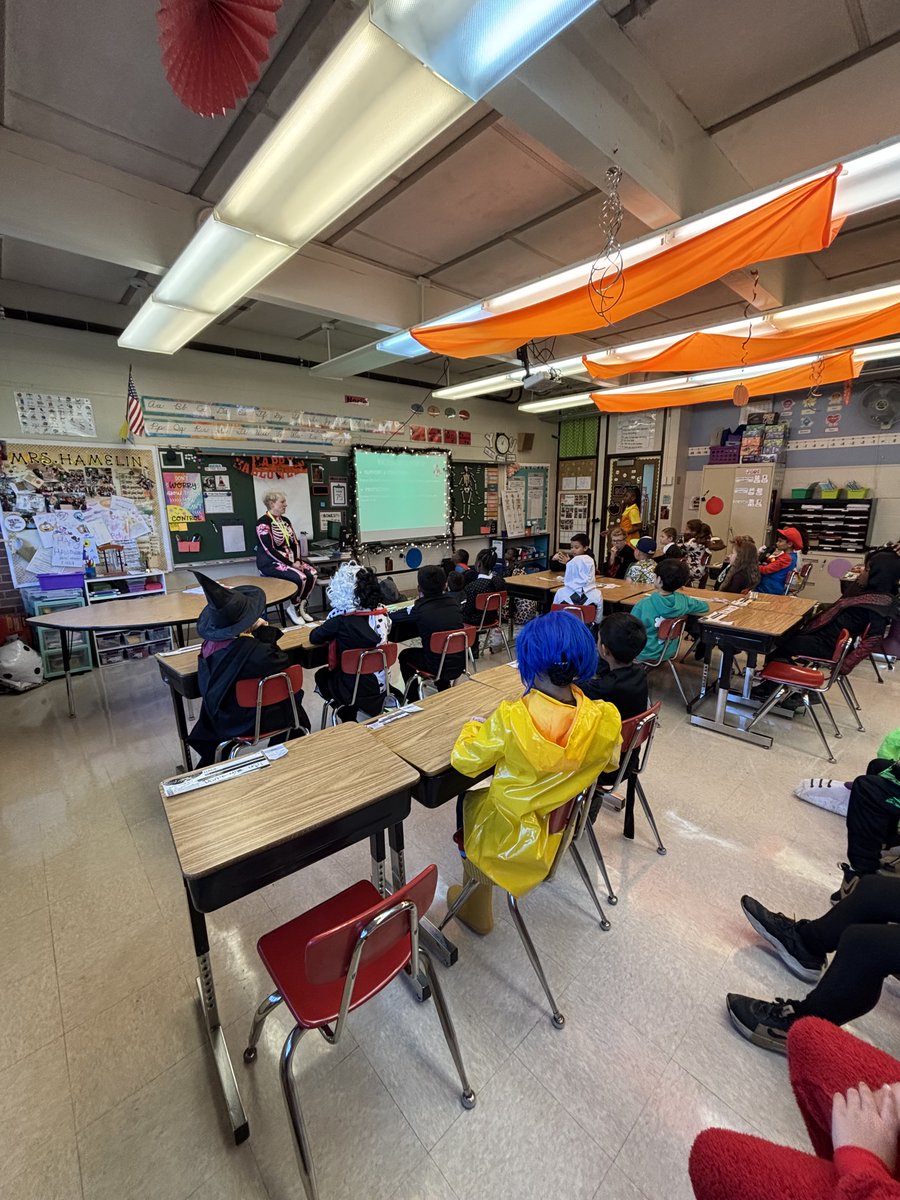 d61greco's tweet photo. Mrs. Nowalany spent part of her day sharing about our body systems. She was amazing! #d61Lace #d61learns @d61porter https://t.co/xniwy16ukC