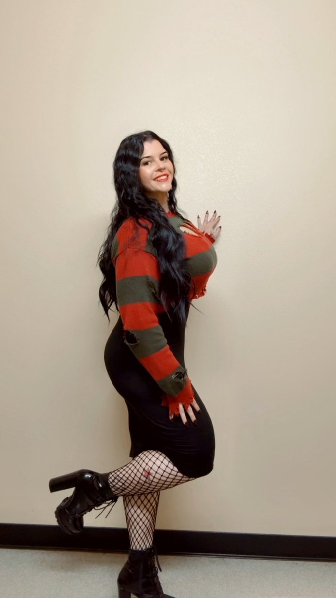 PurdyBirdie86's tweet photo. I hope everyone had a good safe Halloween and in case you missed it…
Sweet dreams 🖤 https://t.co/IB3hWfLxeV