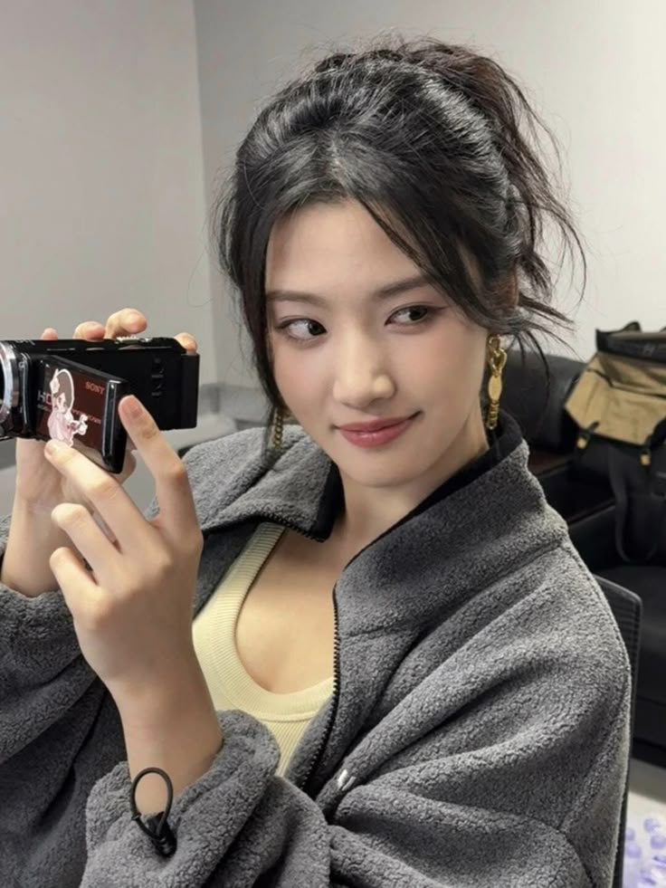 sakuyabieber's tweet image. ok #WangAnyu and #LuYuxiao in a modern drama ✋😔