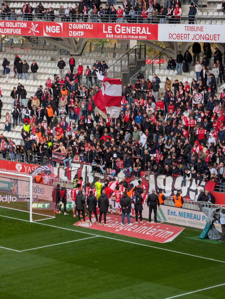 Arnaud_Valadon's tweet image. Si les joueurs pouvaient plutôt dire aux UR d'arrêter d'insulter la terre entière pendant le match et d'encourager plutôt l'équipe et d'emmener Delaune 😅