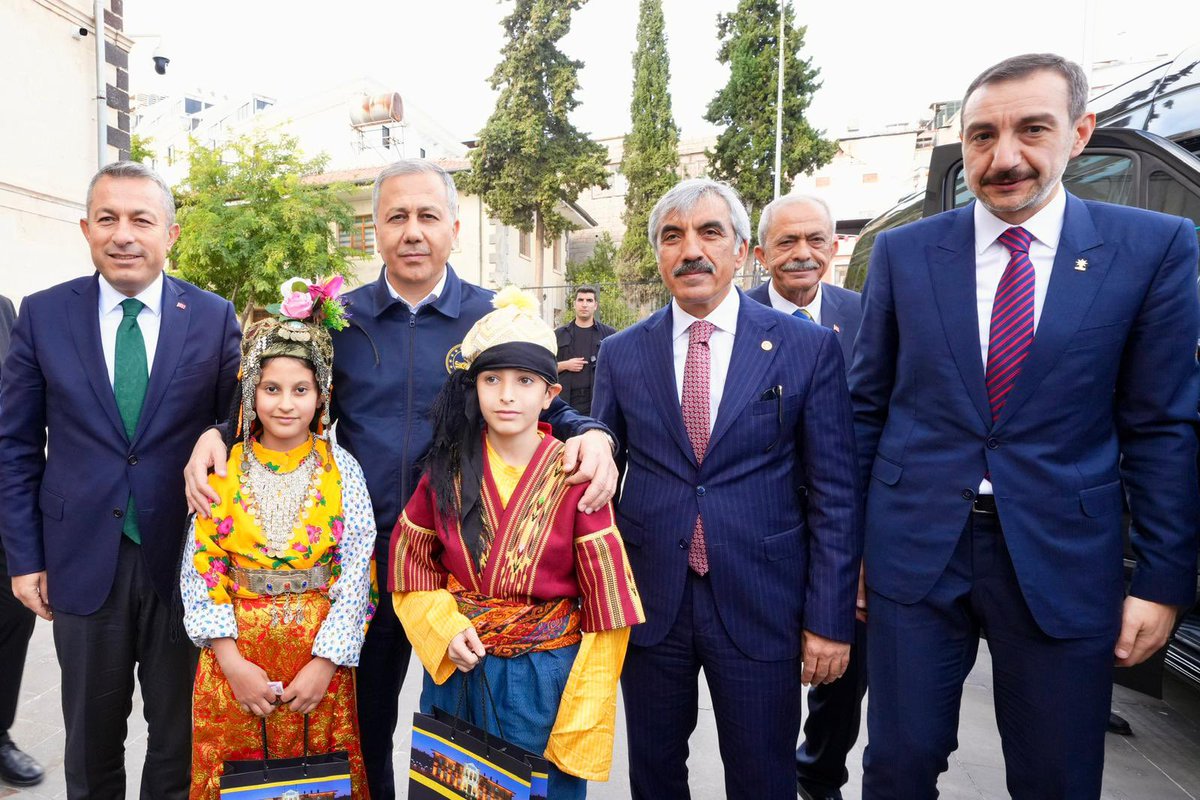 AliYerlikaya's tweet photo. Bugün gönlü zengin Kilis'teyiz.

Valiliğimizi ziyaret ederek Valimiz Sayın Tahir Şahin ile bir araya geldik.

📍Kilis 
#TürkiyeninHuzuru🇹🇷 https://t.co/tf1rfsyaR1