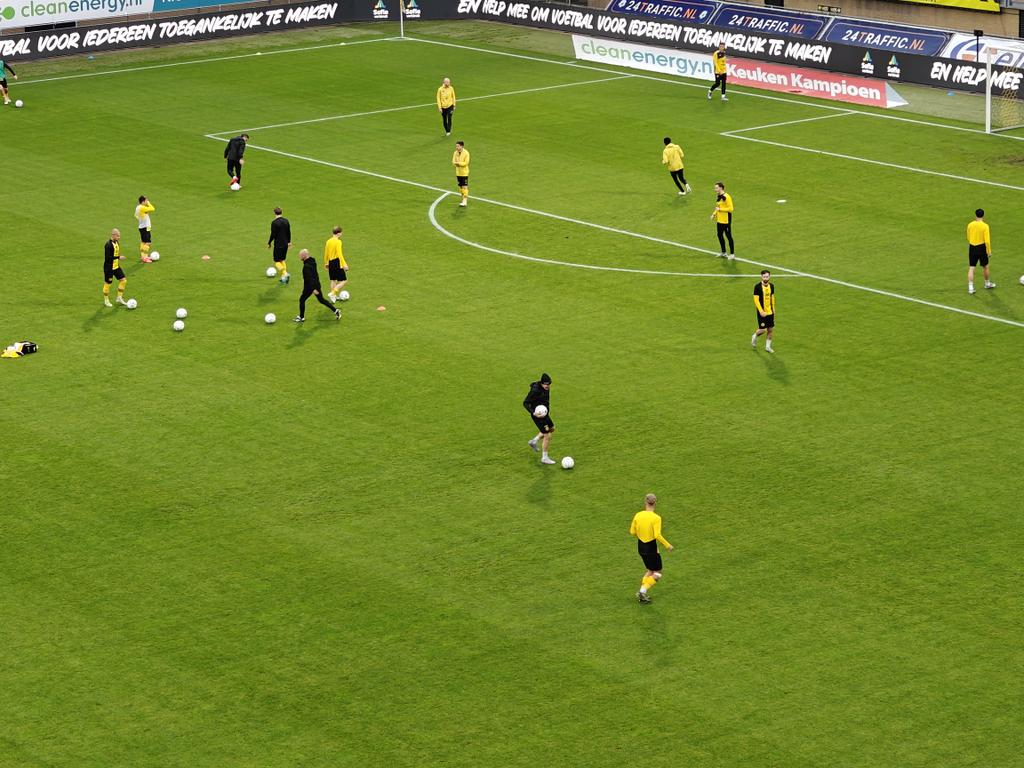 WilmaLoop's tweet image. Nog even opwarmen in de regen! #rodajc #rodjut