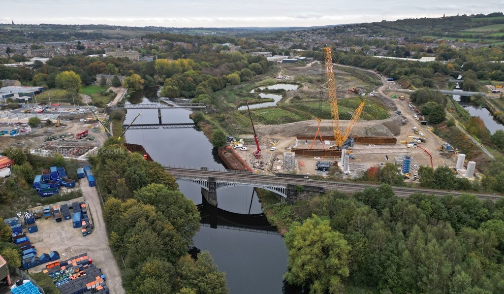 EngFocus's tweet photo. Sunday's video about Ravensthorpe and "Baker Viaduct", Dewsbury is available early and advert free for Patreon and Youtube members.
https://t.co/9KUo0bDxzC
#TranspennineRouteUpgrade https://t.co/Unh3RFXZq6