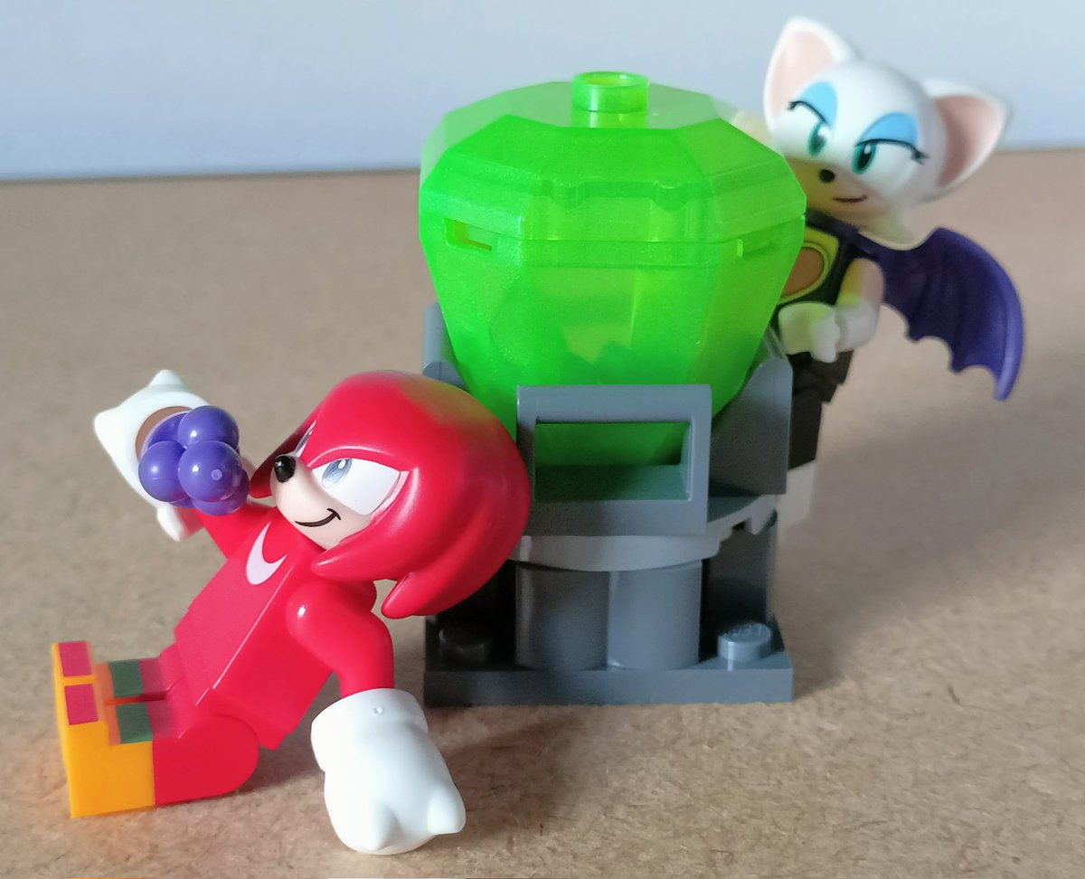 Adam76102775's tweet photo. Having a break

#LEGO #SONIC #SonicTheHedgehog #KnucklesTheEchidna #RougeTheBat #LegoSonic #Memes #LEGOMemes #SEGAMemes https://t.co/v7RJwrsyr6