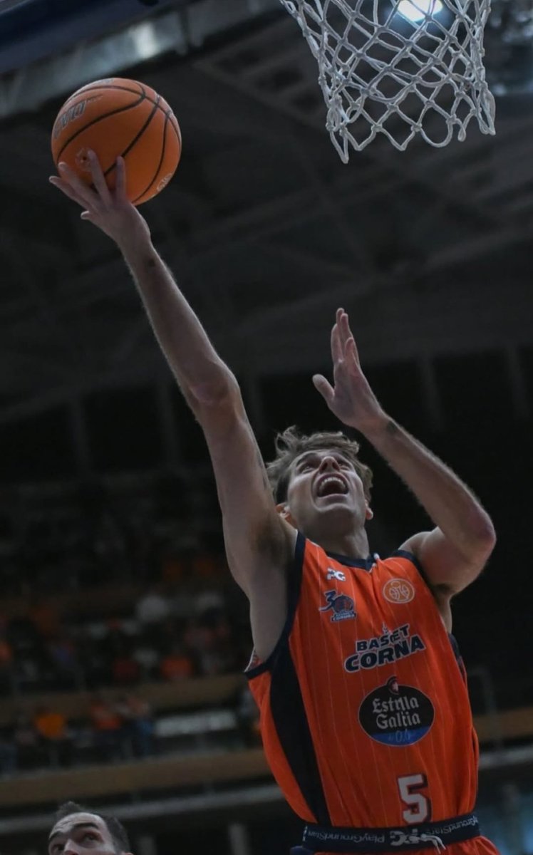 Guillem Jou <a href="/GjouC/">Guillem Jou</a>
18min 18p 4/6 triples
Invicto <a href="/basquetcoruna/">Leyma Basquet Coruña 🍊</a> 
📷 Arcay