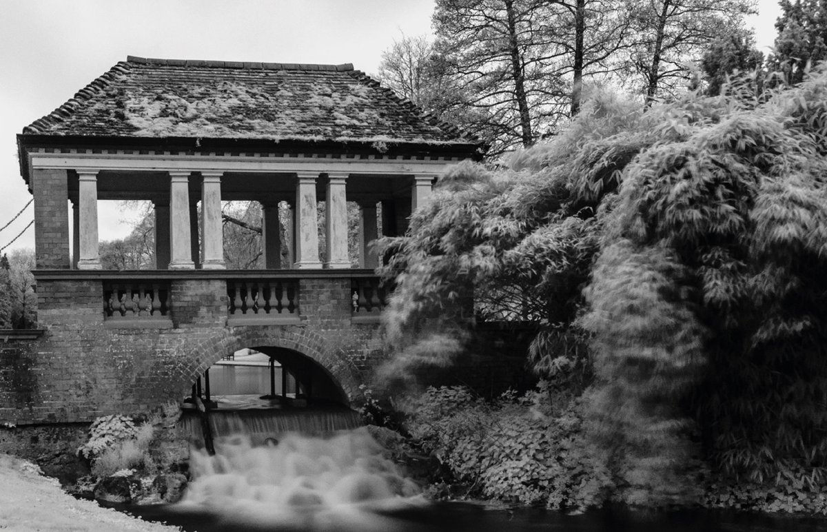 Kearsneyparks's tweet image. It's the 1st November and we share this beautiful calendar image - captured by Bob Wilde - which shows the Palladian-style pergola bridge-pavilion at Russell Gardens.
#kearsneyparks #photography