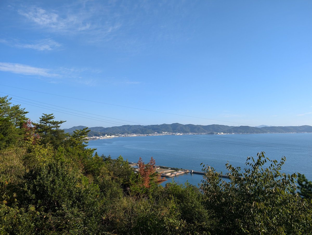 おはようございます☀️💫
エアコンつけて寝たら喉ガラガラ💨
声出したら「おっさんやん」って笑ってもうた😂
それも含めて最高の朝やで🌸💪