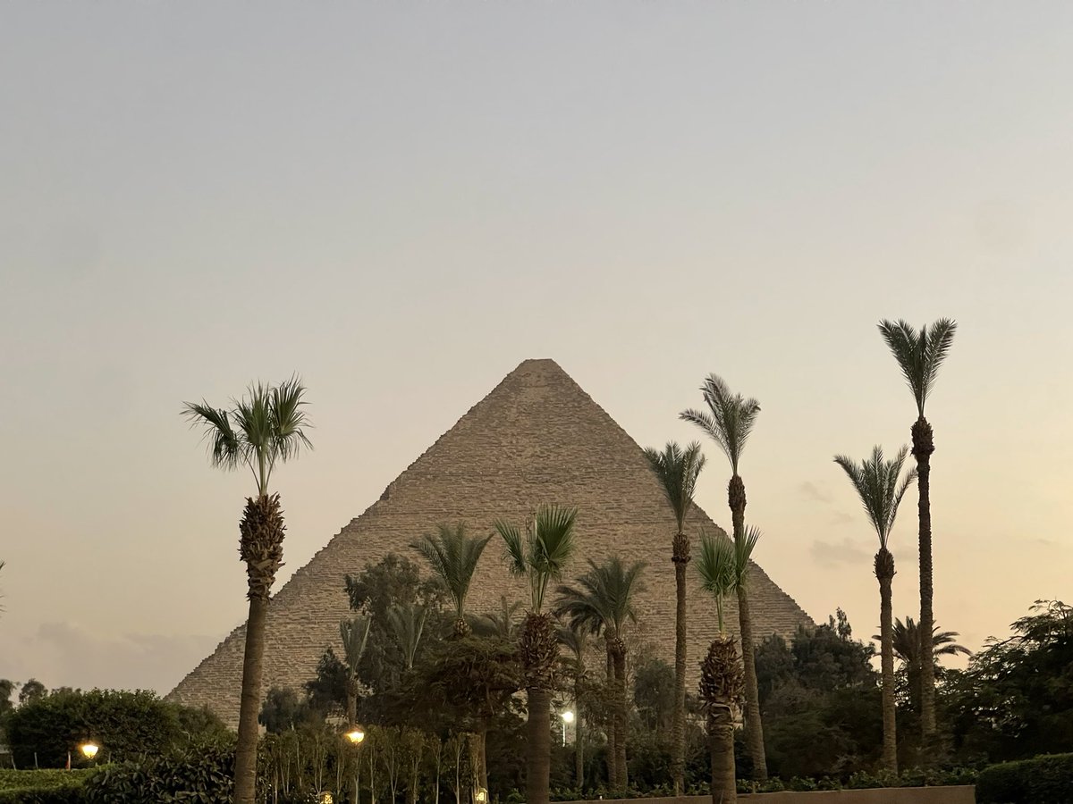Mariam25000's tweet photo. عمرو بن العاص رضي الله عنه هو من فتح #مصر في عهد الخليفة عمر بن الخطاب رضي الله عنه، ولم يهدم أيٌّ من آثارها الفرعونية أو معابدها القديمة.بل على العكس، حافظ المسلمون عليها احتراما لتاريخ البلاد، رغم أنهم لم يعبدوها أو يعظّموها، بل رأوا فيها شاهد على قدرة الله وسُننه في تبدّل الأمم والحضارات. 🇪🇬