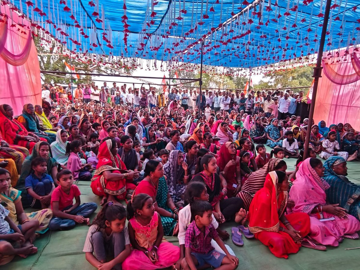 Addressed the workers meeting at Jhilmila, Nuapada and appealed our workers to strengthen Shri Ghasiram Majhi in the ongoing byelection.

AICC incharge Shri Ajay Kumar Lallu and CLP leader Shri Rama Chandra Kadam were also present.

#NuapadaMaangeNyay