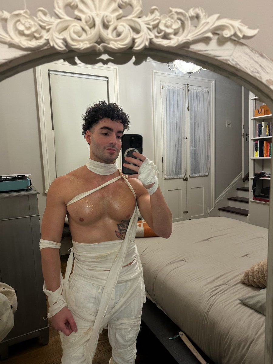 himbot_'s tweet image. 🎃