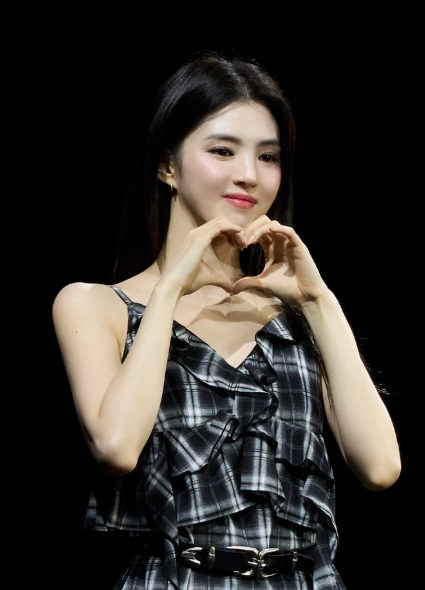 luminousriverPH's tweet photo. #HanSoHee and #SongKang sending love to all their fans during fan meetings 🫶💚💜 https://t.co/EmFwW4RXfP