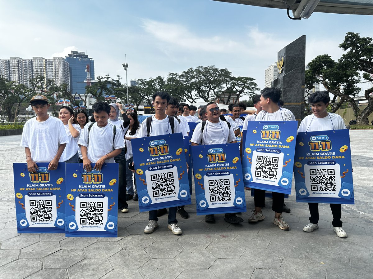 jamilah_tn's tweet photo. Td nemu kerombongan di jalan taman merdeka, medan sumpah kirain apaan rame2 tau nya dana lagi bagi2 duit wkwkwk. ini gw scan qr di baju mas2 dana gitu dan dapet. bsk gw mau ksna lagiiiiiii https://t.co/Zosf3L3G1Y