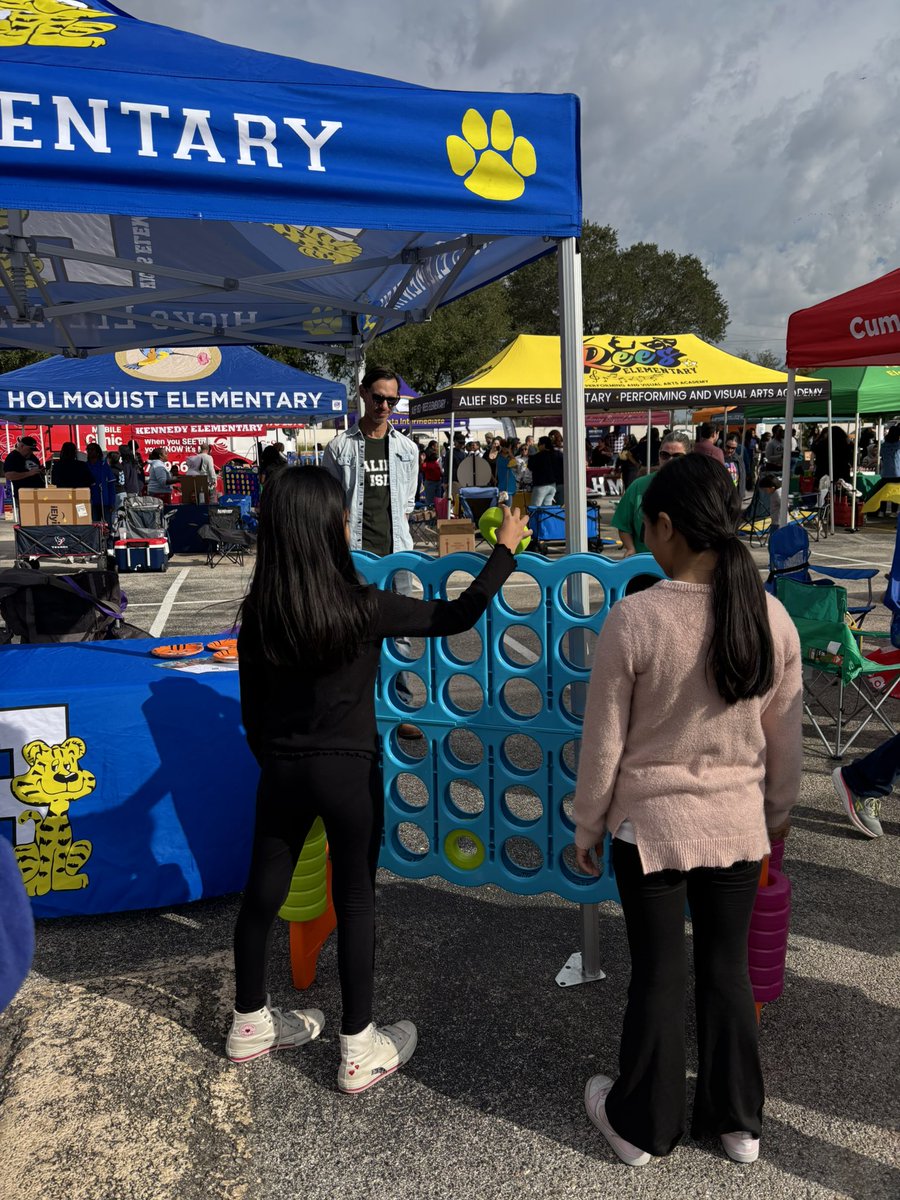 MatturroMEd's tweet image. Strategizing in full effect @HicksTigers Connect Four at #AliefProud25 #funtimes