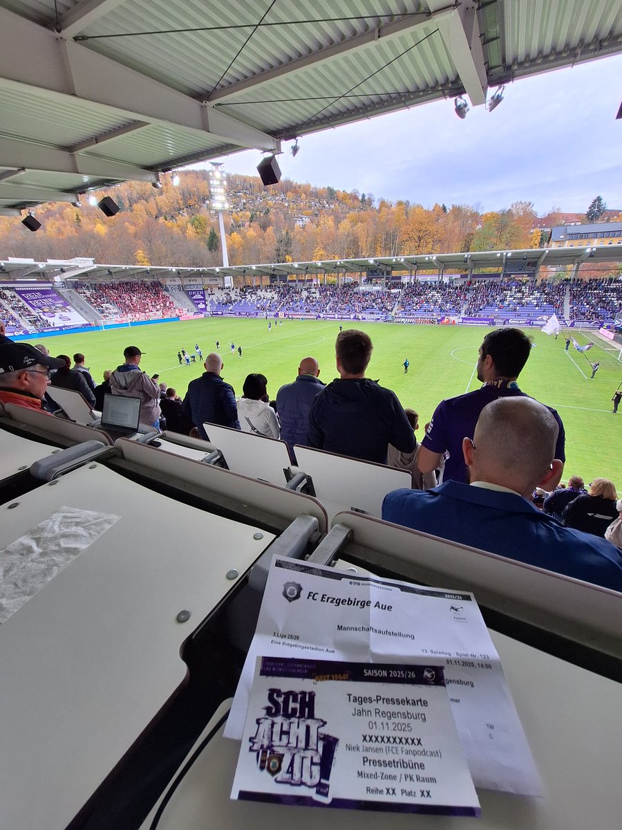 niek92jansen's tweet photo. Een mooi kijkje achter de schermen vandaag bij FC Erzgebirge Aue 🆚️ SSV Jahn Regensburg 🎤
#ErzgebirgeAue #Aue #Kumpelverein #Wismut #AUESSV #JahnRegensburg #groundhopping https://t.co/SdW6cYDl6a
