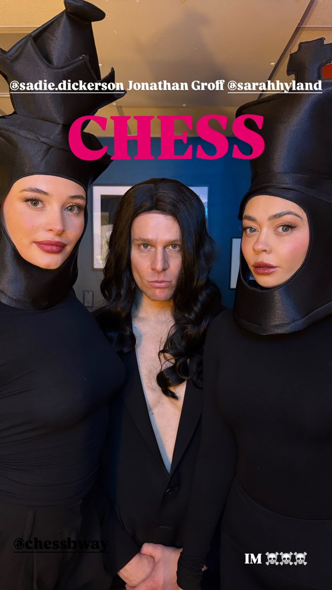 groffsource's tweet image. jonathan, sadie dickerson and sarah hyland.
📸leamichele