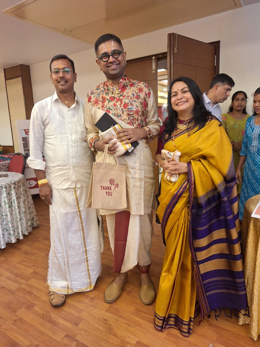 GO2Peak's tweet photo. Further, It had been wonderful session when listening to the discourse of Shri @dushyanthsridar ji. Panel discussions of Smt @Sai_swaroopa akka. And so many other scholars also delivered remarkable speech. It was #Enlightening, #Eyeopen
Bharatnatyam session was so mesmerizing. https://t.co/KAa857B653