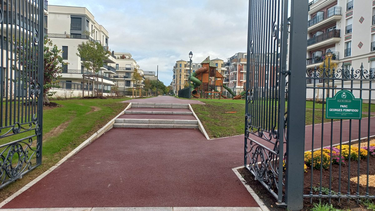Nouvel espace vert à Chelles avec aire de jeux pour enfants, avenue François Mitterrand, sur l’ancien emplacement du SERNAM.